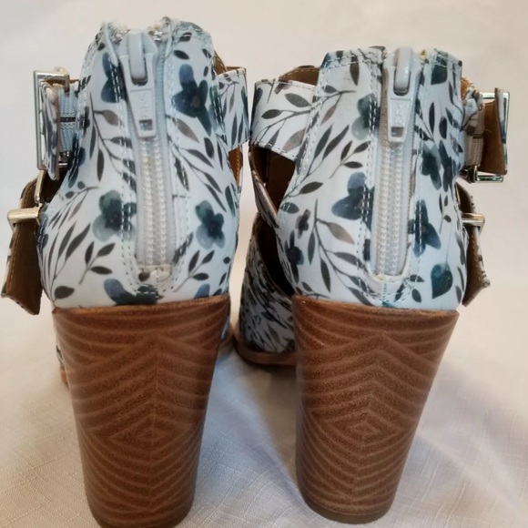 Gianni Bini Floral Women's Heeled bootie Sandals - Picture 4 of 8
